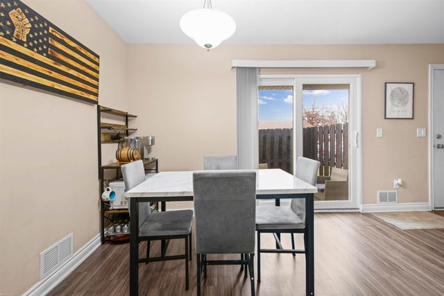 21627 E 11 Mile Road, St Clair Shores, MI 48081