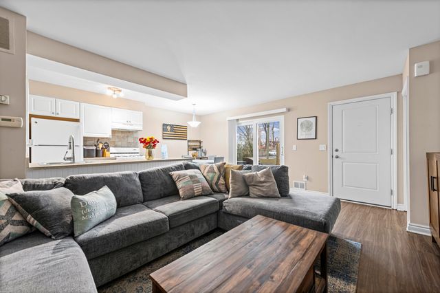 21627 E 11 Mile Road, St Clair Shores, MI 48081