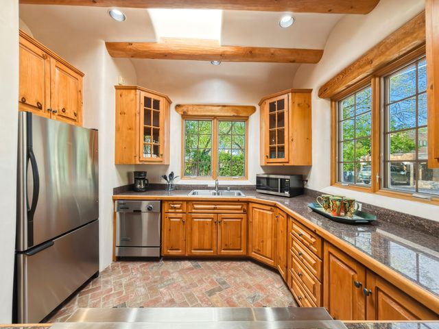 502 Camino Sin Nombre, Santa Fe, NM 87505