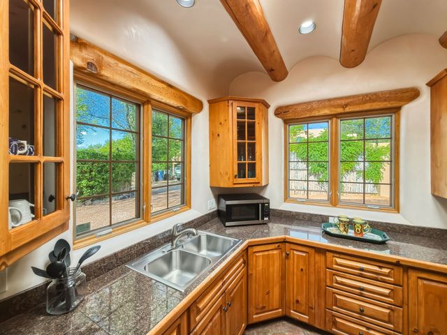 502 Camino Sin Nombre, Santa Fe, NM 87505
