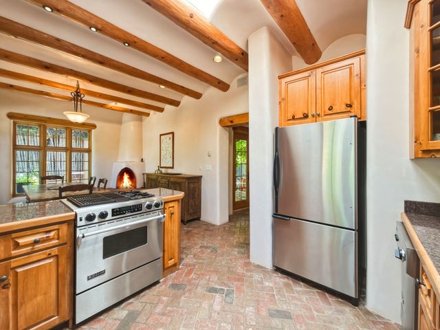 502 Camino Sin Nombre, Santa Fe, NM 87505