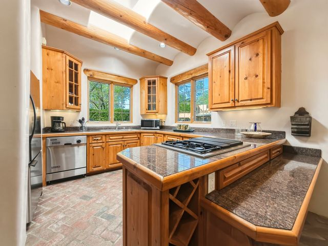 502 Camino Sin Nombre, Santa Fe, NM 87505