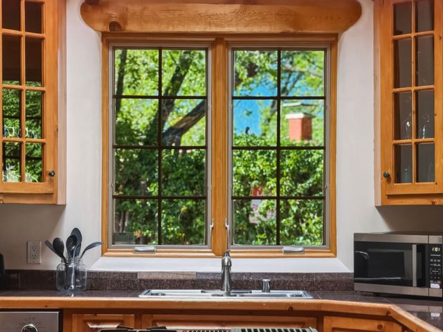 502 Camino Sin Nombre, Santa Fe, NM 87505