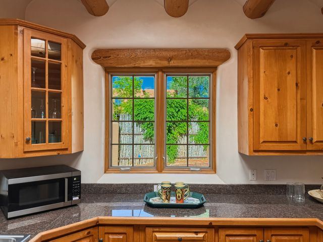 502 Camino Sin Nombre, Santa Fe, NM 87505