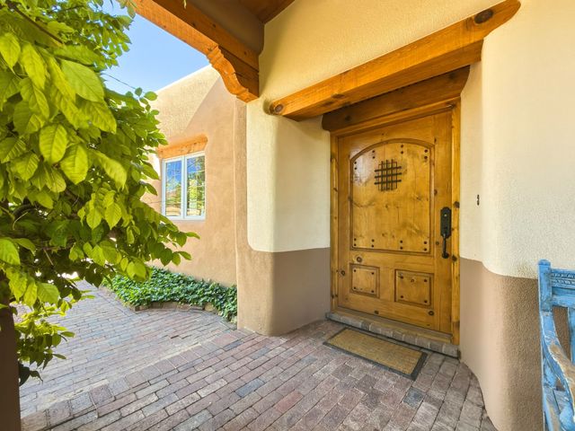 502 Camino Sin Nombre, Santa Fe, NM 87505