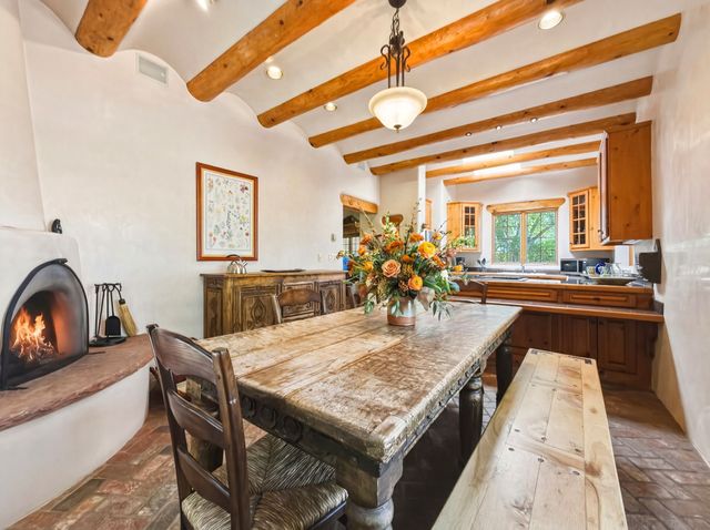 502 Camino Sin Nombre, Santa Fe, NM 87505
