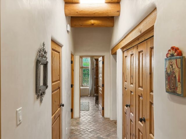 502 Camino Sin Nombre, Santa Fe, NM 87505