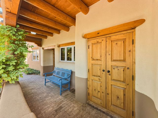 502 Camino Sin Nombre, Santa Fe, NM 87505