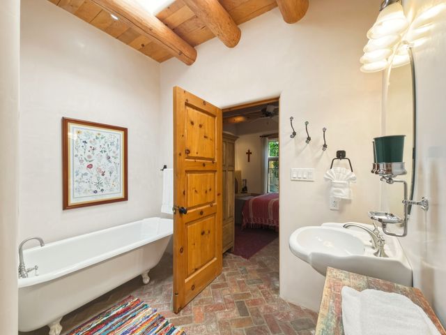 502 Camino Sin Nombre, Santa Fe, NM 87505