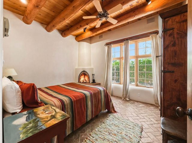 502 Camino Sin Nombre, Santa Fe, NM 87505