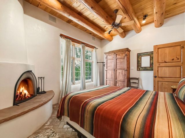 502 Camino Sin Nombre, Santa Fe, NM 87505