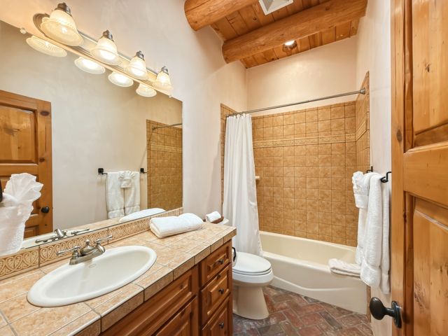 502 Camino Sin Nombre, Santa Fe, NM 87505