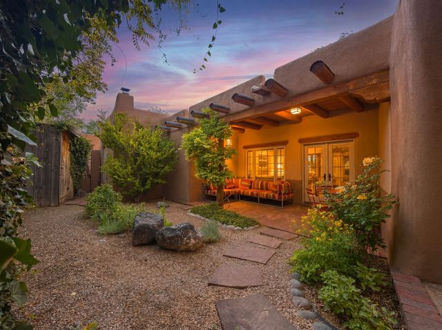 502 Camino Sin Nombre, Santa Fe, NM 87505