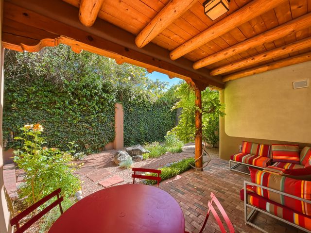 502 Camino Sin Nombre, Santa Fe, NM 87505