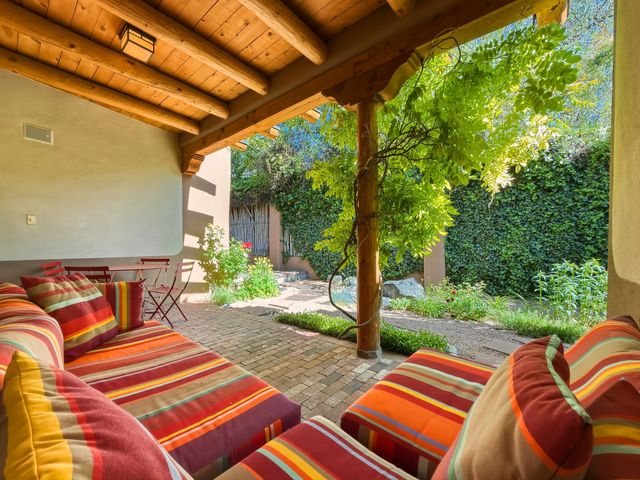 502 Camino Sin Nombre, Santa Fe, NM 87505