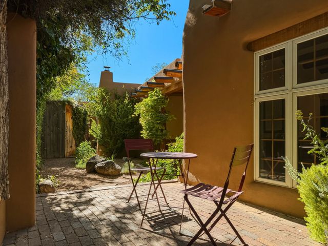 502 Camino Sin Nombre, Santa Fe, NM 87505