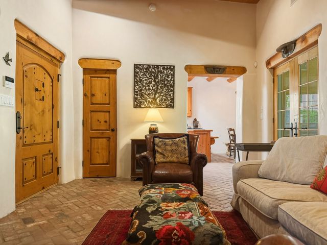 502 Camino Sin Nombre, Santa Fe, NM 87505