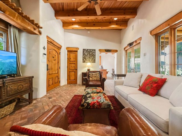 502 Camino Sin Nombre, Santa Fe, NM 87505