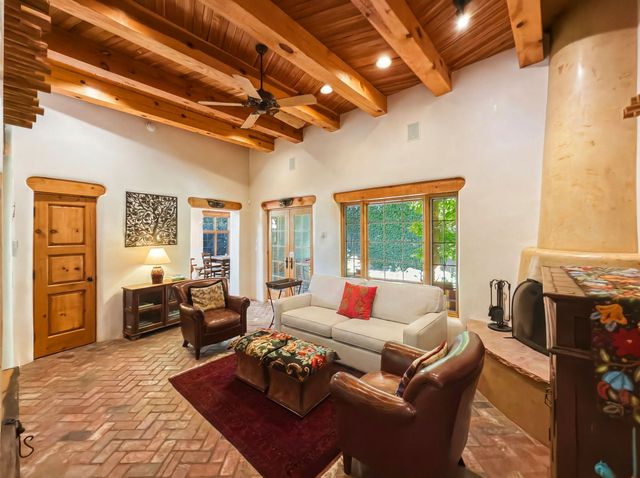 502 Camino Sin Nombre, Santa Fe, NM 87505