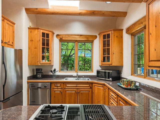 502 Camino Sin Nombre, Santa Fe, NM 87505