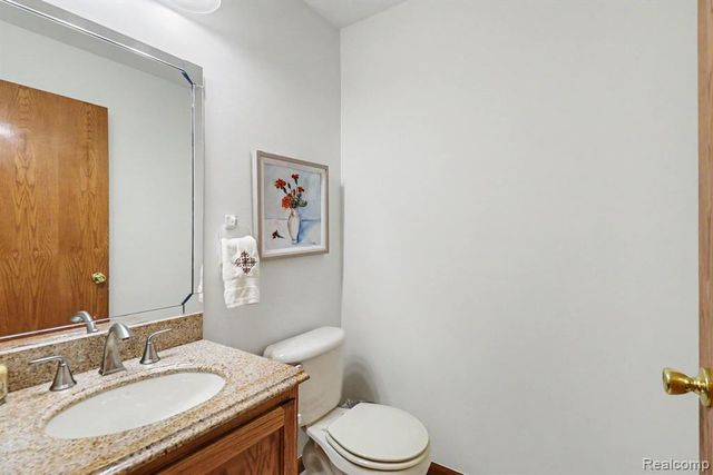 55206 Leonard Court, Shelby Twp, MI 48316