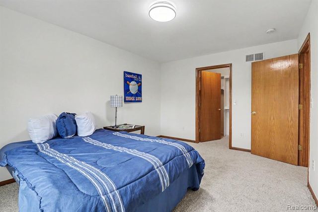 55206 Leonard Court, Shelby Twp, MI 48316