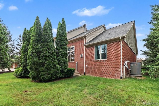 55206 Leonard Court, Shelby Twp, MI 48316
