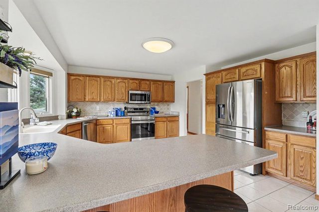 55206 Leonard Court, Shelby Twp, MI 48316
