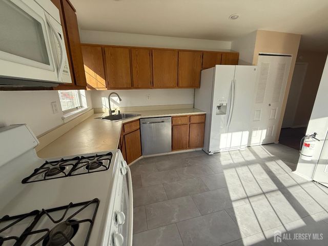 351 Constitution Circle, North Brunswick, NJ 08902