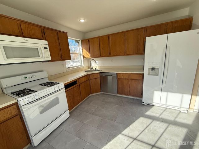 351 Constitution Circle, North Brunswick, NJ 08902