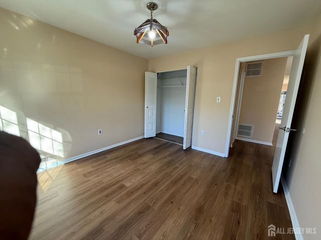 351 Constitution Circle, North Brunswick, NJ 08902