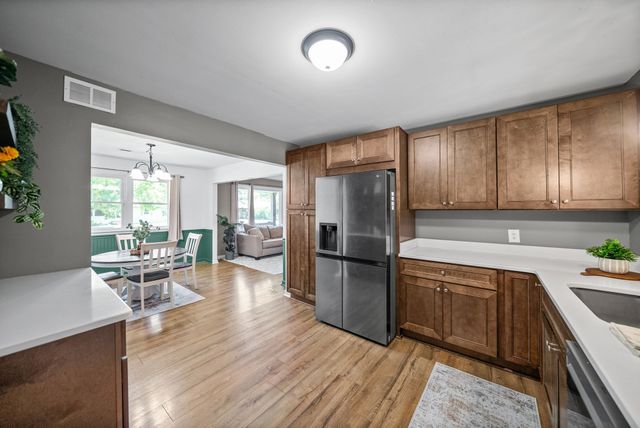 16 Donelson Dr, Clarksville, TN 37042