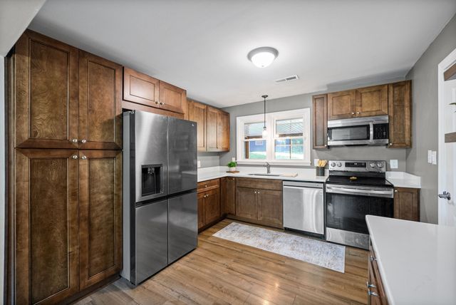 16 Donelson Dr, Clarksville, TN 37042