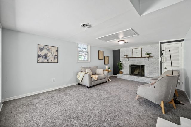 16 Donelson Dr, Clarksville, TN 37042