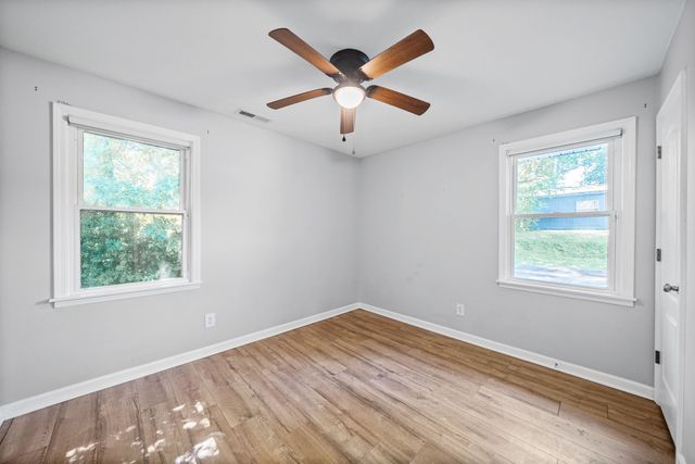 16 Donelson Dr, Clarksville, TN 37042
