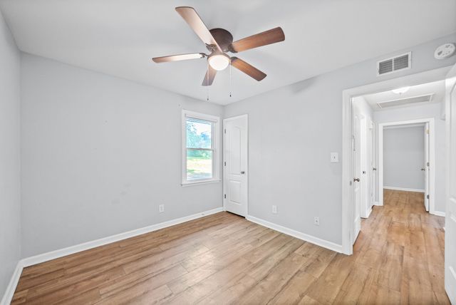 16 Donelson Dr, Clarksville, TN 37042