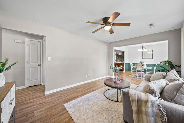 16 Donelson Dr, Clarksville, TN 37042