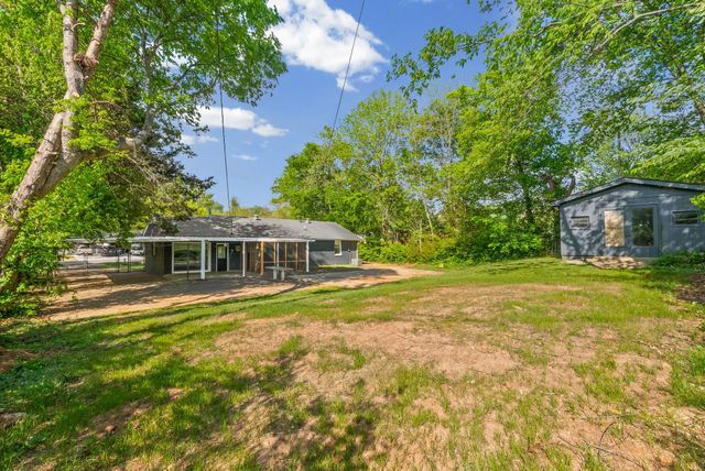 16 Donelson Dr, Clarksville, TN 37042