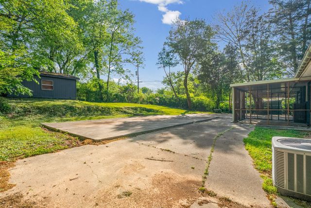 16 Donelson Dr, Clarksville, TN 37042