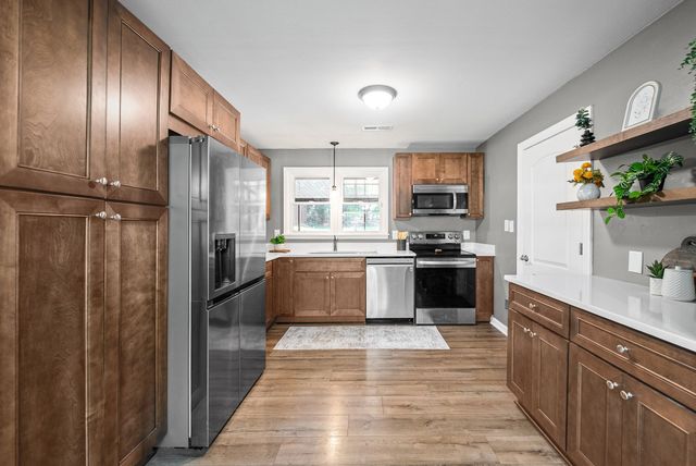 16 Donelson Dr, Clarksville, TN 37042