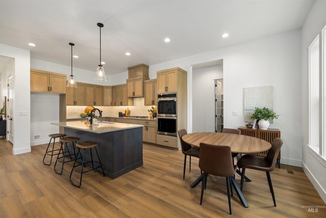 611 N Hiltonhead Way, Eagle, ID 83616