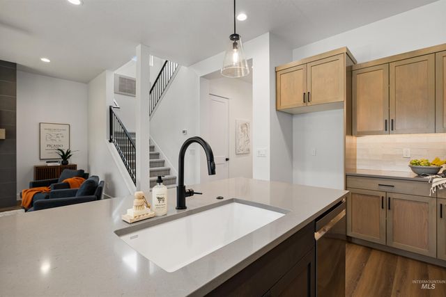 611 N Hiltonhead Way, Eagle, ID 83616