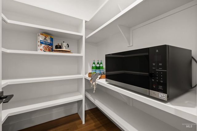 611 N Hiltonhead Way, Eagle, ID 83616