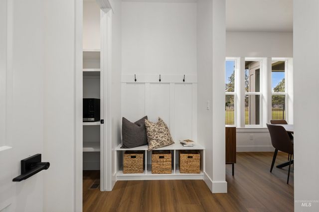 611 N Hiltonhead Way, Eagle, ID 83616