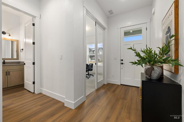 611 N Hiltonhead Way, Eagle, ID 83616