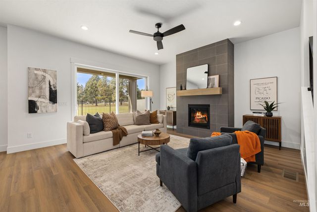 611 N Hiltonhead Way, Eagle, ID 83616