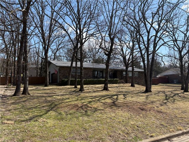 1003 Jackson Street, Berryville, AR 72616