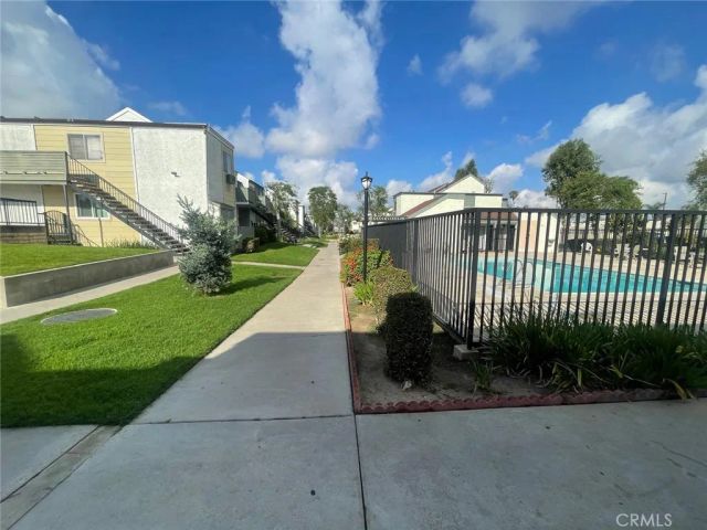 619 Bristol 17, Santa Ana, CA 92703