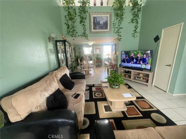 619 Bristol 17, Santa Ana, CA 92703
