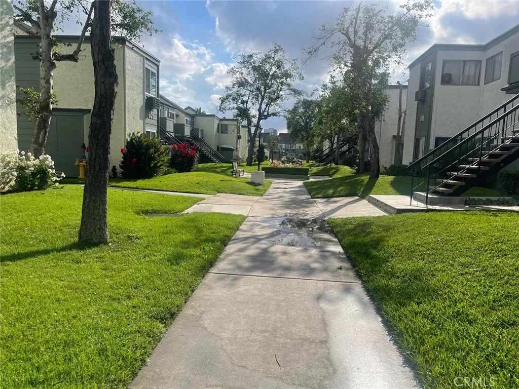 619 Bristol 17, Santa Ana, CA 92703
